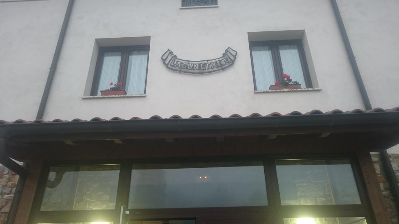 Hotel Santuario Urkiola - Lagunetxea Urquiola Bagian luar foto