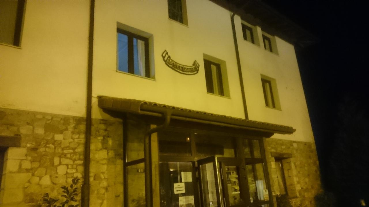 Hotel Santuario Urkiola - Lagunetxea Urquiola Bagian luar foto