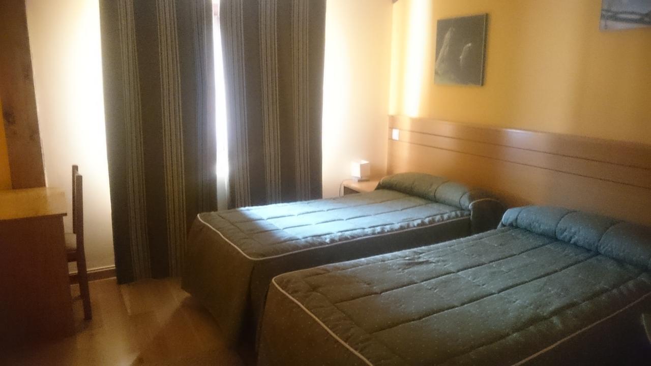 Hotel Santuario Urkiola - Lagunetxea Urquiola Bagian luar foto